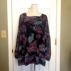 Lane Bryant pull on tunic top SZ 14. Sheer and completely lined.